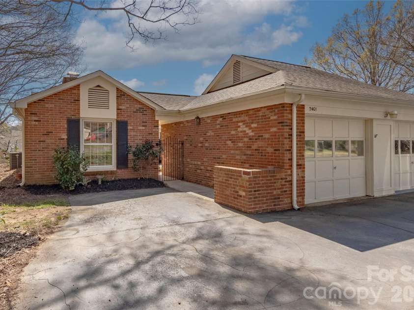 2401 Quail Lake Drive, Charlotte, NC 28210.  MLS# CAR4360721, YatesRealty ID 7576. 
