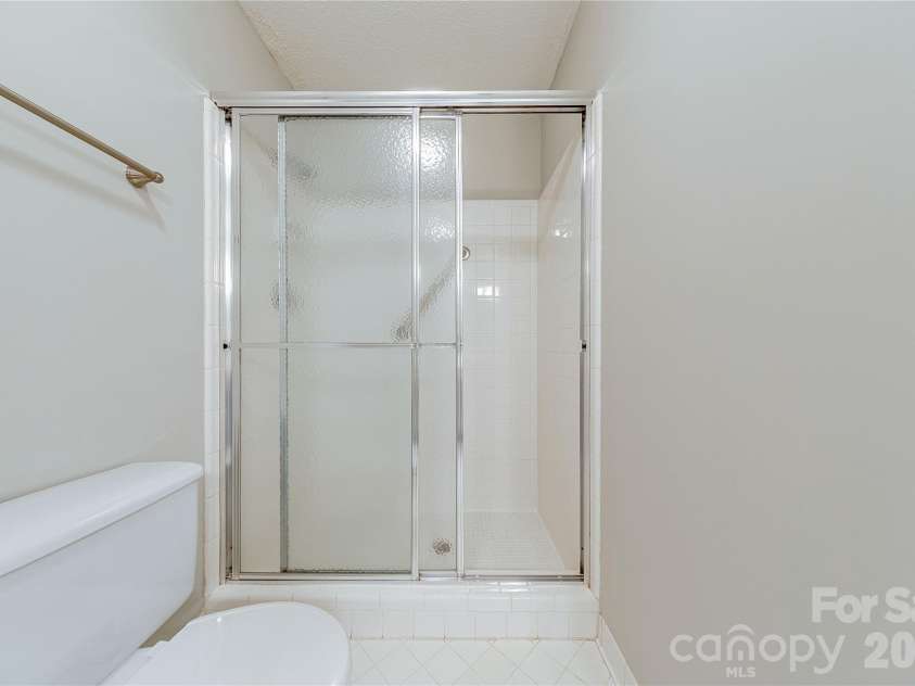 2401 Quail Lake Drive, Charlotte, NC 28210.  MLS# CAR4360721, YatesRealty ID 7576. Bathroom 1