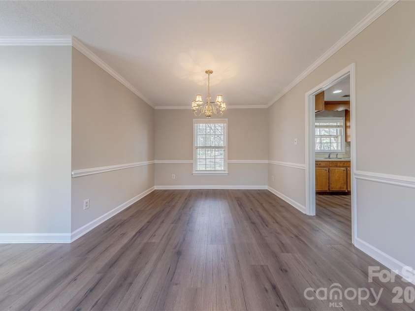 2401 Quail Lake Drive, Charlotte, NC 28210.  MLS# CAR4360721, YatesRealty ID 7576. Dining Area