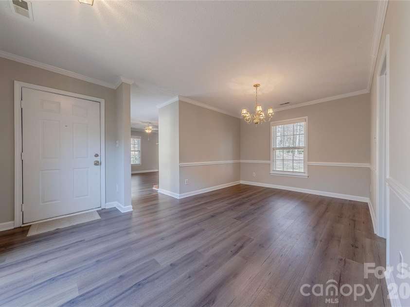 2401 Quail Lake Drive, Charlotte, NC 28210.  MLS# CAR4360721, YatesRealty ID 7576. Dining Area