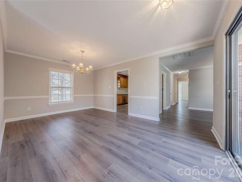 2401 Quail Lake Drive, Charlotte, NC 28210.  MLS# CAR4360721, YatesRealty ID 7576. Foyer