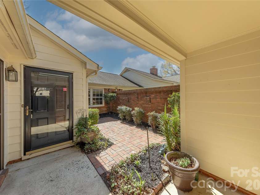 2401 Quail Lake Drive, Charlotte, NC 28210.  MLS# CAR4360721, YatesRealty ID 7576. Front Courtyard