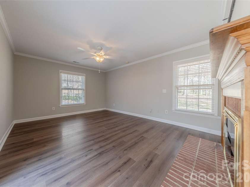 2401 Quail Lake Drive, Charlotte, NC 28210.  MLS# CAR4360721, YatesRealty ID 7576. Great Room