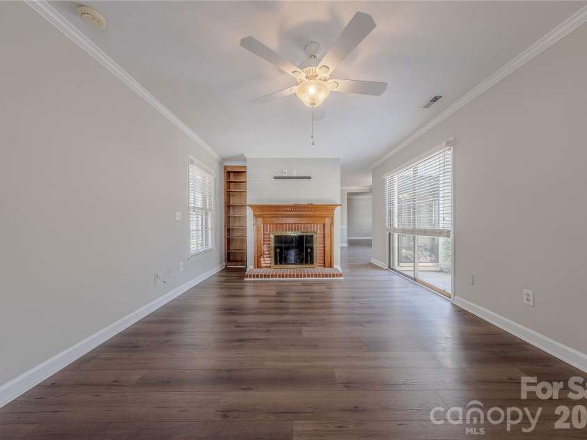 2401 Quail Lake Drive, Charlotte, NC 28210.  MLS# CAR4360721, YatesRealty ID 7576. Great Room