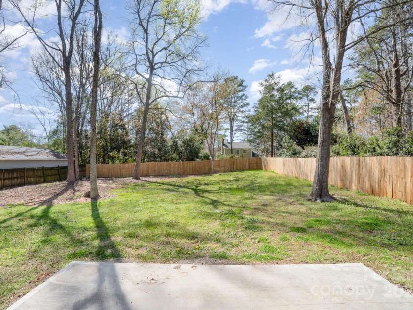 9105 Touchstone Lane, Charlotte, NC 28227.  MLS# CAR4235130, YatesRealty ID 7576. 