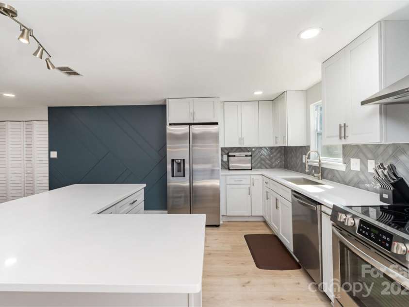 9105 Touchstone Lane, Charlotte, NC 28227.  MLS# CAR4235130, YatesRealty ID 7576. 