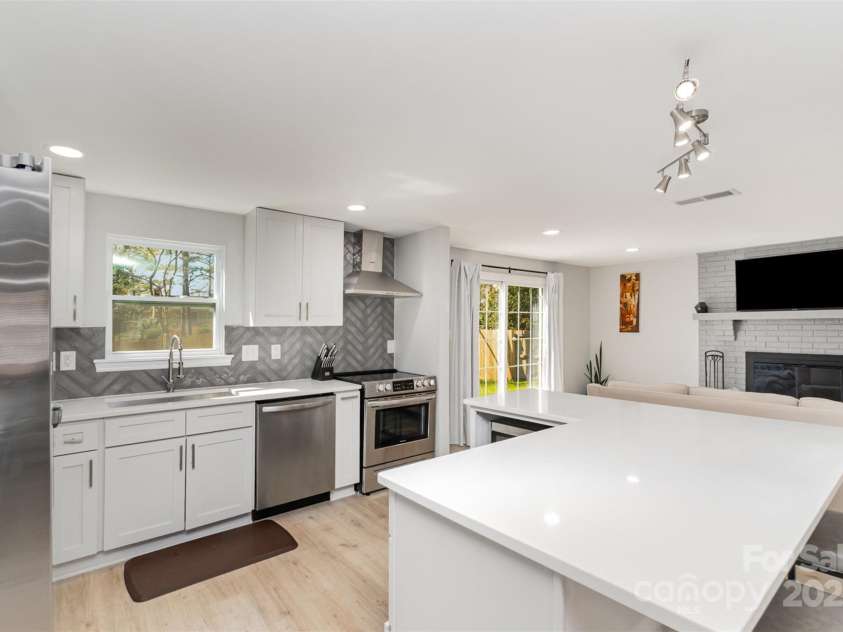 9105 Touchstone Lane, Charlotte, NC 28227.  MLS# CAR4235130, YatesRealty ID 7576. 