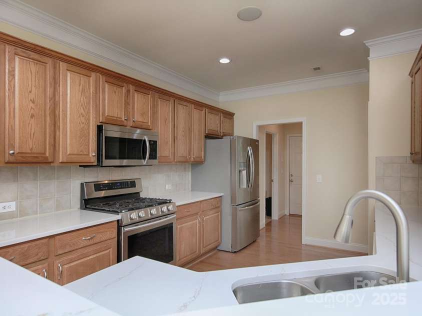 126 Dairy Farm Road, Mooresville, NC 28115.  MLS# CAR4245594, YatesRealty ID 7577. Perfect Breakfast Bar to accommodate extra guests.