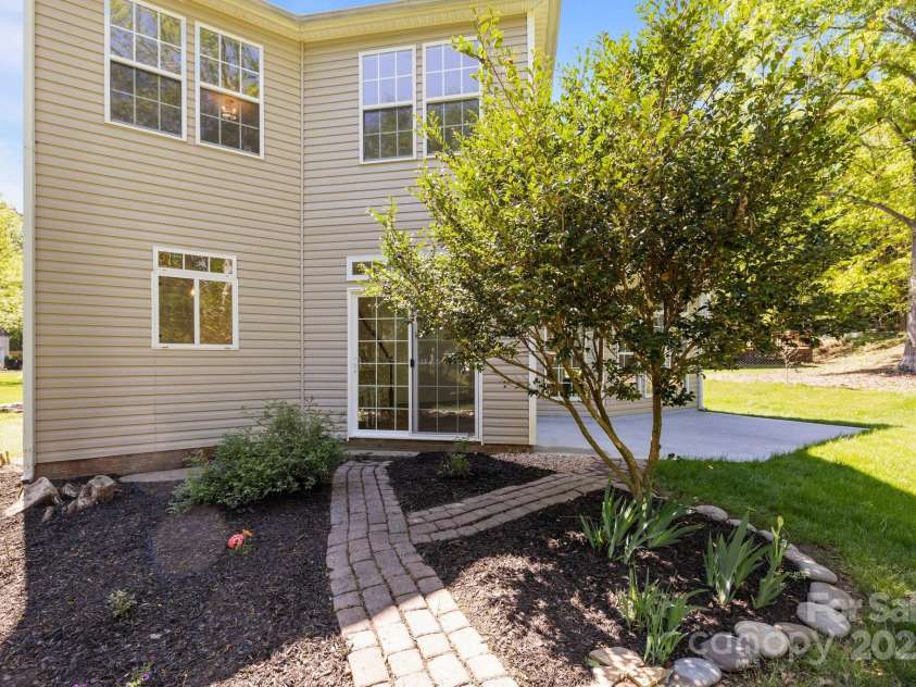 15002 Strathmoor Drive, Charlotte, NC 28277.  MLS# CAR4247911, YatesRealty ID 7578. 