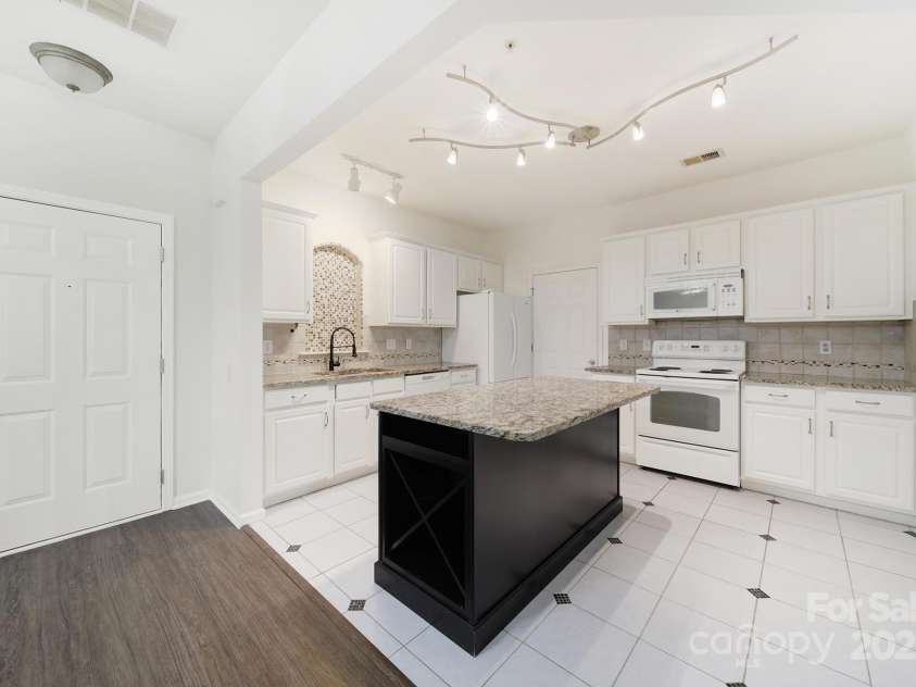 15011 Santa Lucia Drive, Charlotte, NC 28277.  MLS# CAR4238765, YatesRealty ID 7579. 