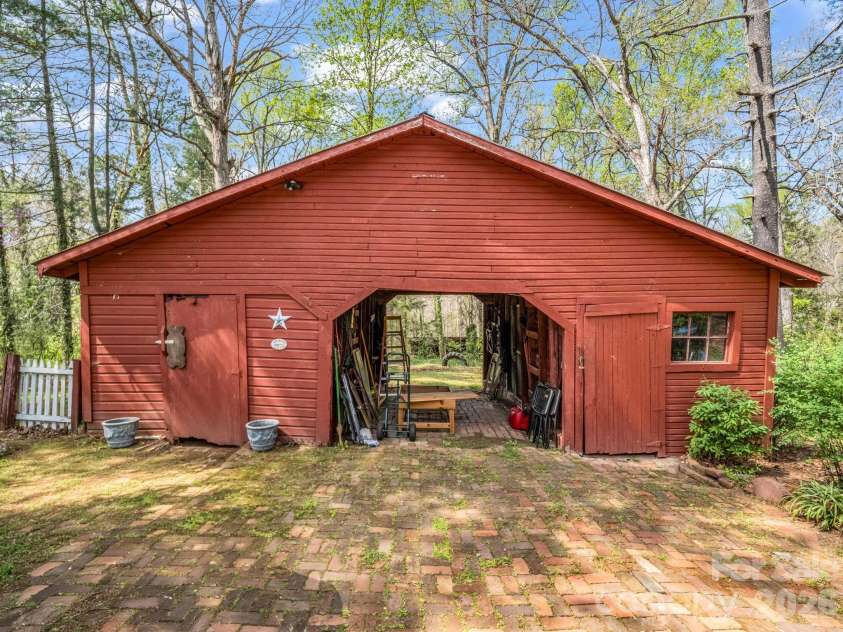 527 Main Street, Rutherfordton, NC 28139.  MLS# CAR4363441, YatesRealty ID 7579. 
