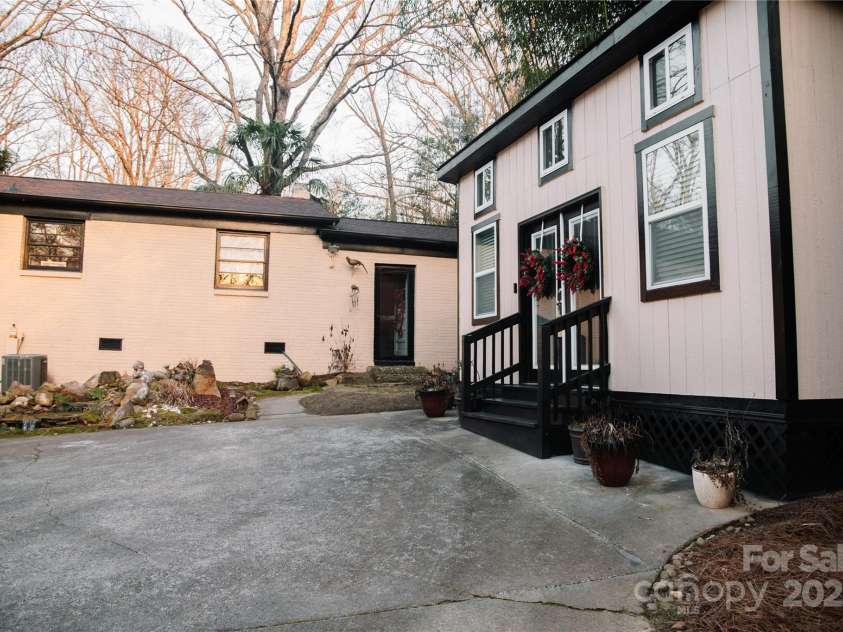 1723 Oak Street, Charlotte, NC 28269.  MLS# CAR4219012, YatesRealty ID 758. 