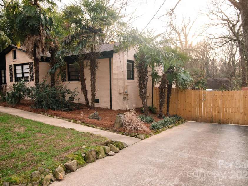 1723 Oak Street, Charlotte, NC 28269.  MLS# CAR4219012, YatesRealty ID 758. 