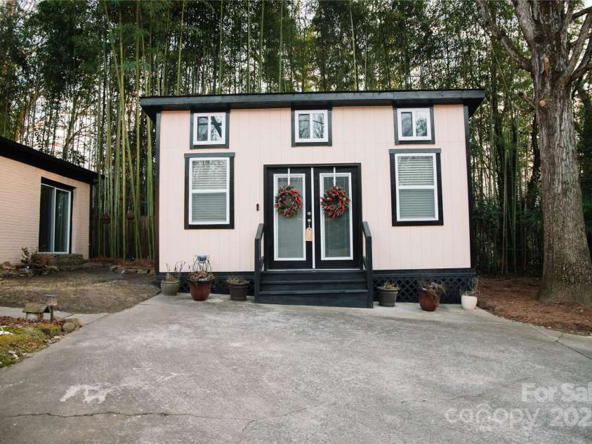1723 Oak Street, Charlotte, NC 28269.  MLS# CAR4219012, YatesRealty ID 758. 