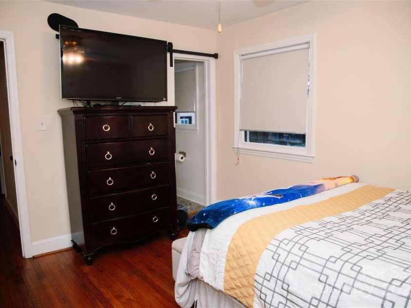 1723 Oak Street, Charlotte, NC 28269.  MLS# CAR4219012, YatesRealty ID 758. 
