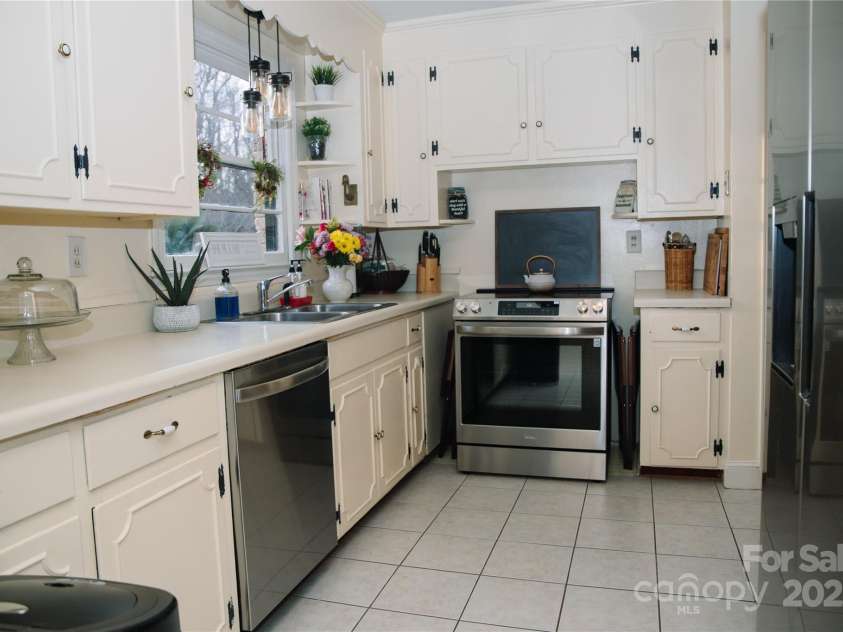 1723 Oak Street, Charlotte, NC 28269.  MLS# CAR4219012, YatesRealty ID 758. 