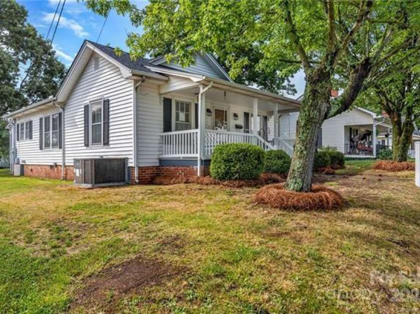 1006 Ridge Avenue, Kannapolis, NC 28083.  MLS# CAR4229010, YatesRealty ID 7582. 