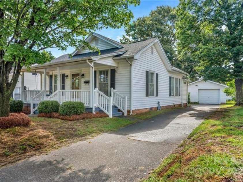1006 Ridge Avenue, Kannapolis, NC 28083.  MLS# CAR4229010, YatesRealty ID 7582. 
