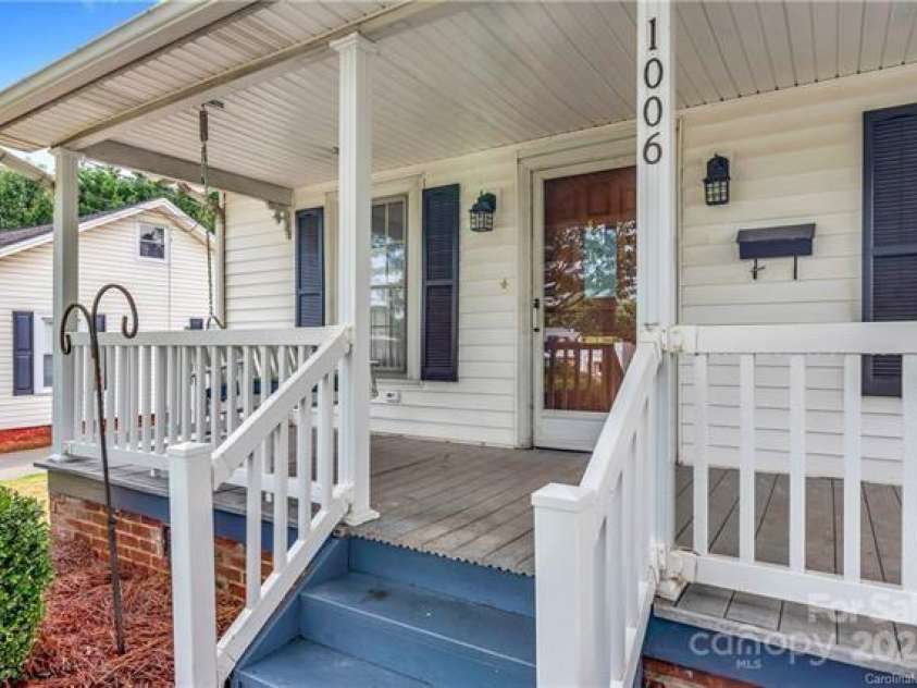 1006 Ridge Avenue, Kannapolis, NC 28083.  MLS# CAR4229010, YatesRealty ID 7582. 