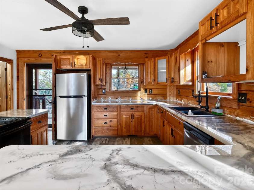 345 Lower Switchback Road, Union Mills, NC 28167.  MLS# CAR4356229, YatesRealty ID 7582. Kitchen