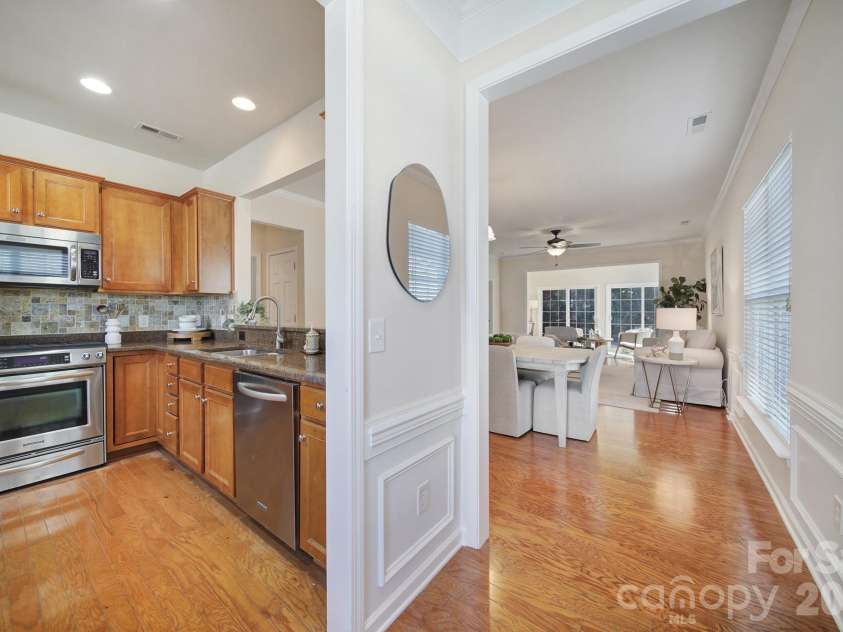 1488 River Bend Boulevard, Fort Mill, SC 29707.  MLS# CAR4329801, YatesRealty ID 7583. Walk in with gleaming hardwoods, kitchen that opens up to the great room which is perfect for entertaining.