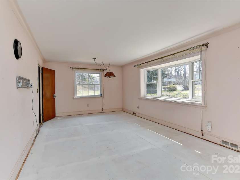 1235 Robinhood Circle, Charlotte, NC 28227.  MLS# CAR4231170, YatesRealty ID 7584. 