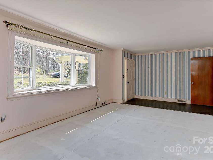 1235 Robinhood Circle, Charlotte, NC 28227.  MLS# CAR4231170, YatesRealty ID 7584. 