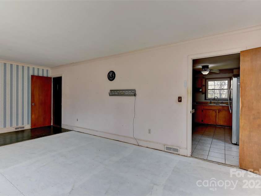 1235 Robinhood Circle, Charlotte, NC 28227.  MLS# CAR4231170, YatesRealty ID 7584. 