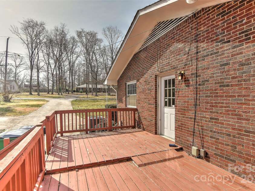 1235 Robinhood Circle, Charlotte, NC 28227.  MLS# CAR4231170, YatesRealty ID 7584. 