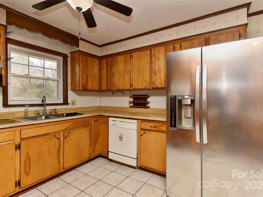 1235 Robinhood Circle, Charlotte, NC 28227.  MLS# CAR4231170, YatesRealty ID 7584. 