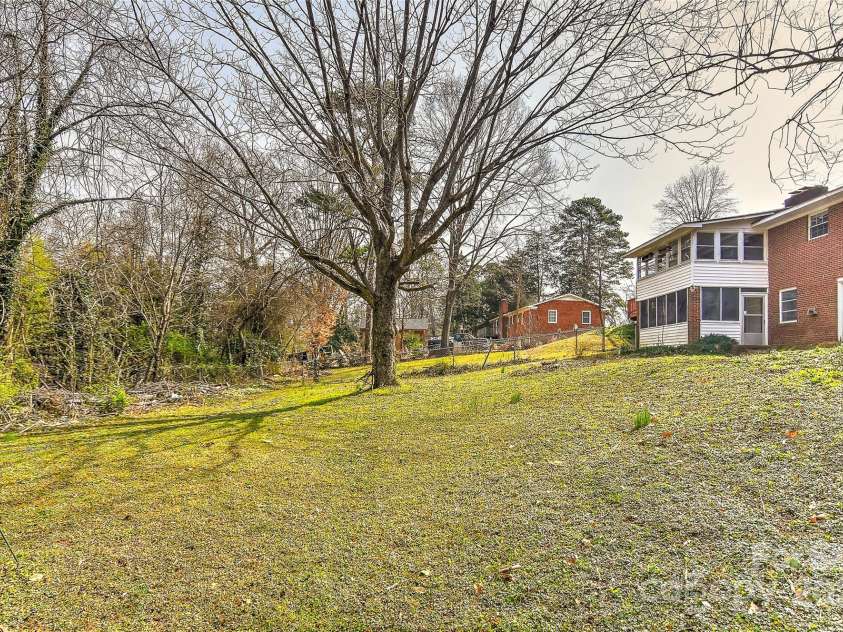 1235 Robinhood Circle, Charlotte, NC 28227.  MLS# CAR4231170, YatesRealty ID 7584. 