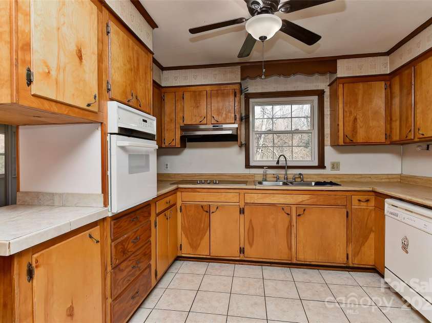 1235 Robinhood Circle, Charlotte, NC 28227.  MLS# CAR4231170, YatesRealty ID 7584. 