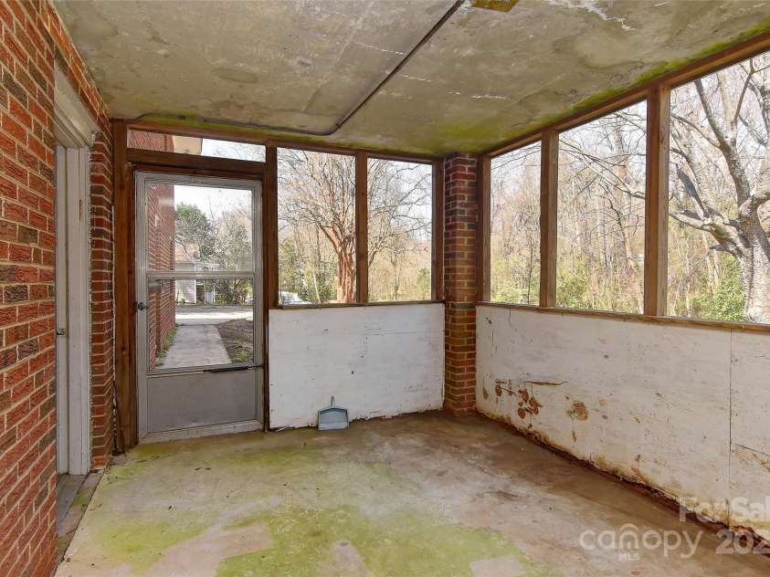 1235 Robinhood Circle, Charlotte, NC 28227.  MLS# CAR4231170, YatesRealty ID 7584. 