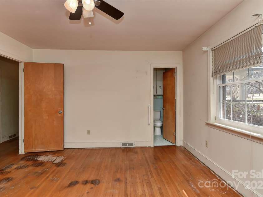 1235 Robinhood Circle, Charlotte, NC 28227.  MLS# CAR4231170, YatesRealty ID 7584. 