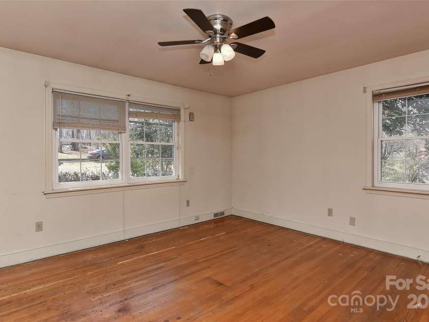 1235 Robinhood Circle, Charlotte, NC 28227.  MLS# CAR4231170, YatesRealty ID 7584. 