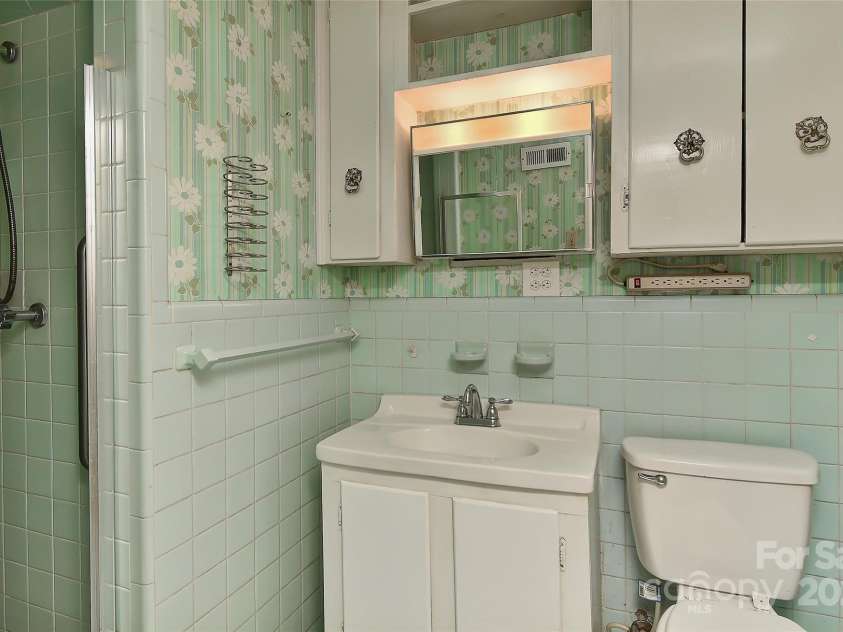 1235 Robinhood Circle, Charlotte, NC 28227.  MLS# CAR4231170, YatesRealty ID 7584. 