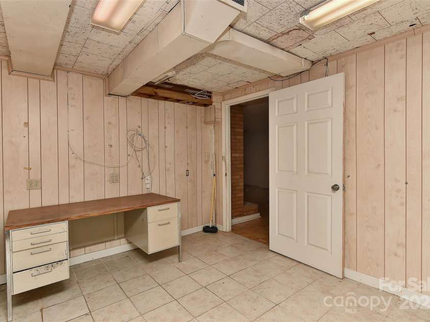 1235 Robinhood Circle, Charlotte, NC 28227.  MLS# CAR4231170, YatesRealty ID 7584. 