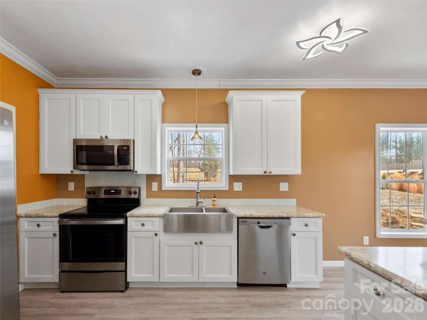 83 Moss Hill Drive, Hendersonville, NC 28792.  MLS# CAR4327286, YatesRealty ID 7589. 