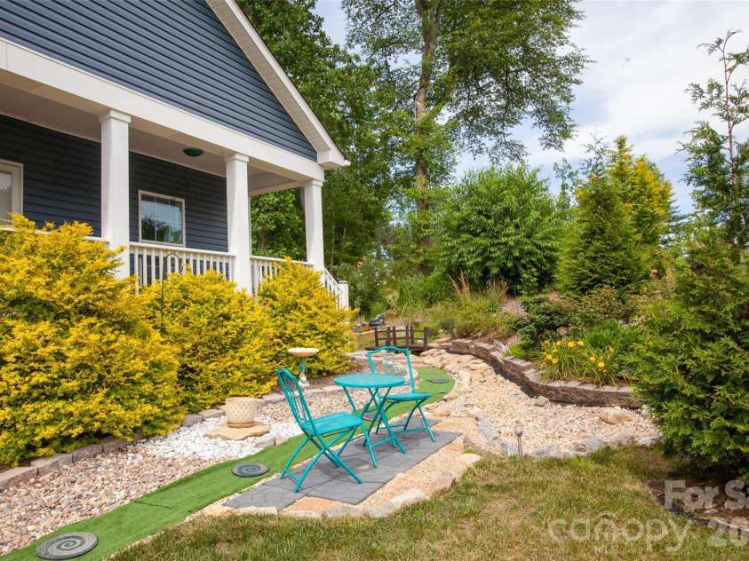 83 Moss Hill Drive, Hendersonville, NC 28792.  MLS# CAR4327286, YatesRealty ID 7589. 