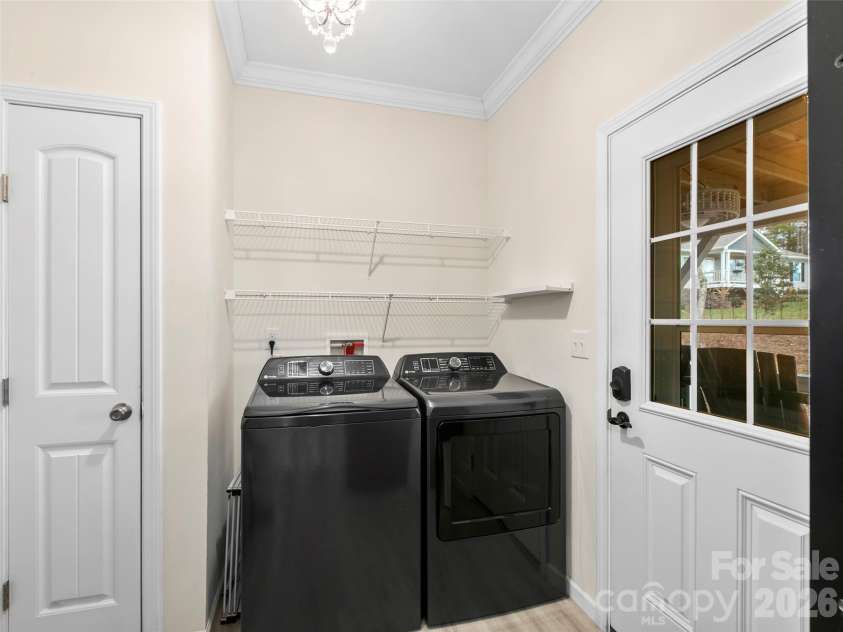 83 Moss Hill Drive, Hendersonville, NC 28792.  MLS# CAR4327286, YatesRealty ID 7589. Laundry room/mud room