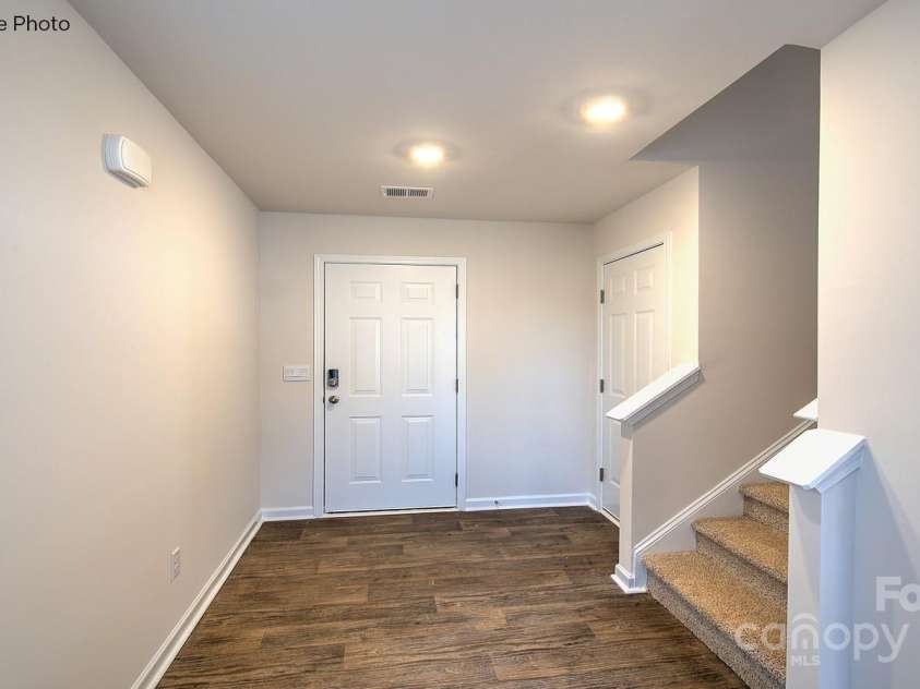 866 Two Brothers Lane, York, SC 29745.  MLS# CAR4217977, YatesRealty ID 759. Entry Foyer