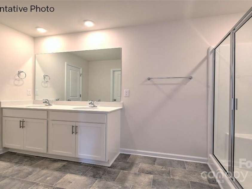 866 Two Brothers Lane, York, SC 29745.  MLS# CAR4217977, YatesRealty ID 759. Primary Bathroom