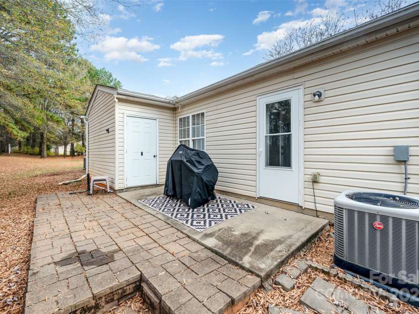 9734 Kennerly Cove Court, Charlotte, NC 28269.  MLS# CAR4326405, YatesRealty ID 759. 