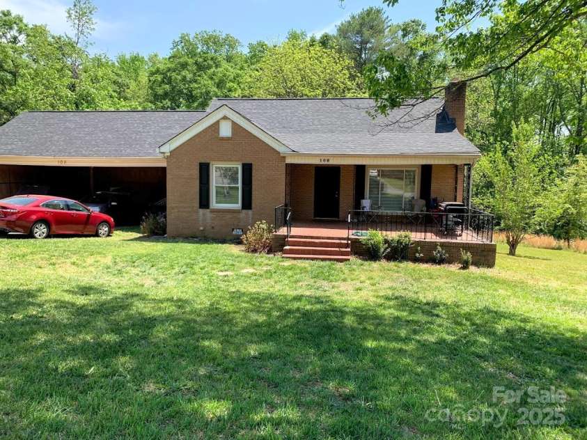 108 Calton Drive, Gaffney, SC 29341.  MLS# CAR4249121, YatesRealty ID 7590. Front Exterior