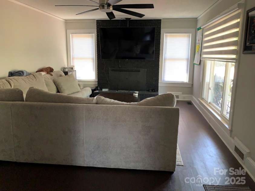108 Calton Drive, Gaffney, SC 29341.  MLS# CAR4249121, YatesRealty ID 7590. Living Room