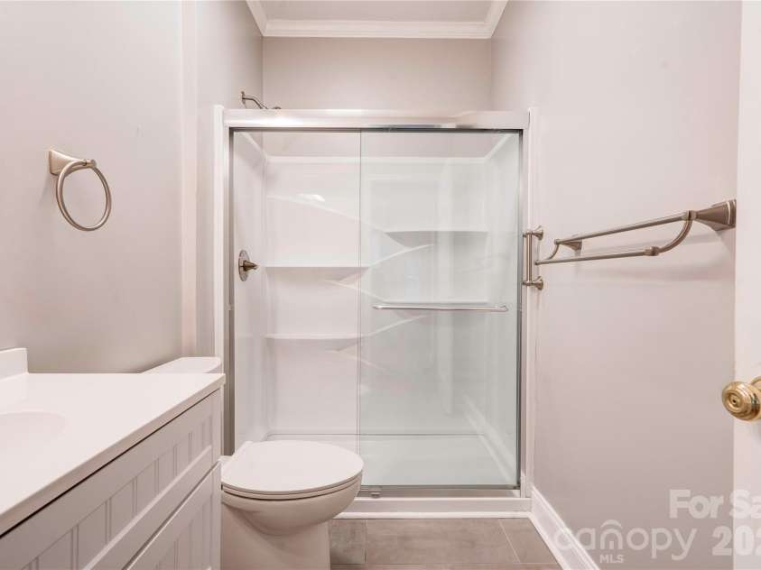 150 Columns Circle, Shelby, NC 28150.  MLS# CAR4323009, YatesRealty ID 7590. Bathroom 2