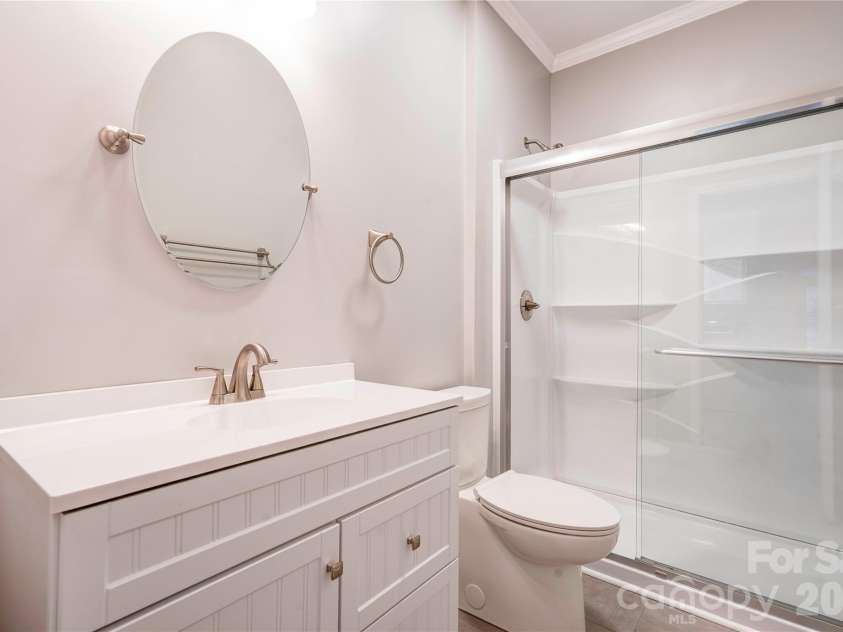150 Columns Circle, Shelby, NC 28150.  MLS# CAR4323009, YatesRealty ID 7590. Bathroom 2