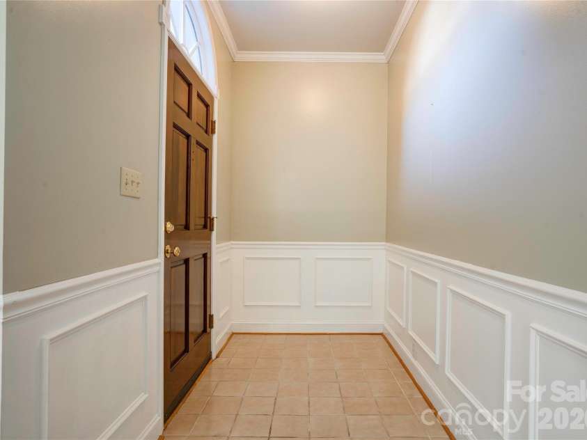 150 Columns Circle, Shelby, NC 28150.  MLS# CAR4323009, YatesRealty ID 7590. Foyer