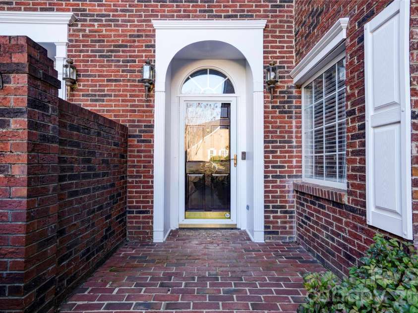 150 Columns Circle, Shelby, NC 28150.  MLS# CAR4323009, YatesRealty ID 7590. Front Stoop