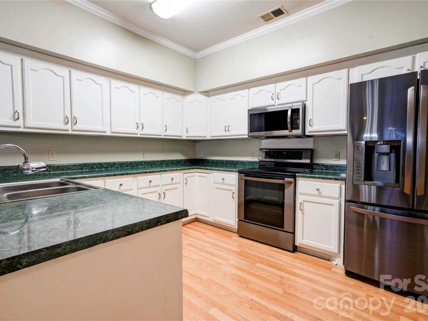 150 Columns Circle, Shelby, NC 28150.  MLS# CAR4323009, YatesRealty ID 7590. Kitchen